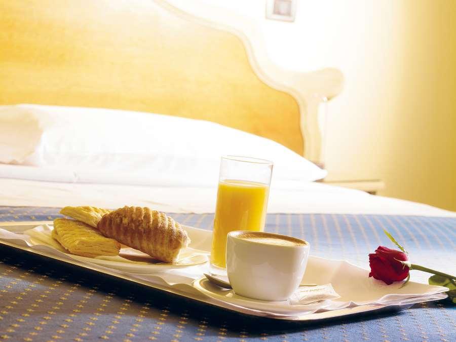 Jet Hotel